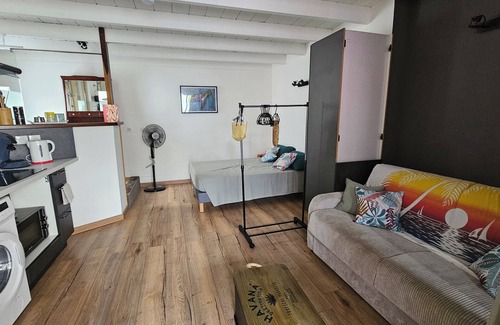 Bois de Nefles Apartamento | Sea-view studio ideally located for touring the island, with shops close by.