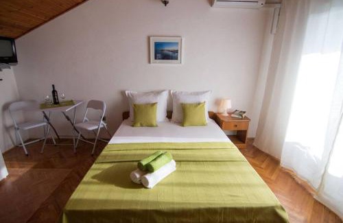 Barbat na Rabu Apartamento | SEA VIEW STUDIO with kitchen, balcony& aircon