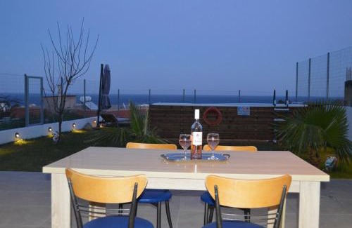 Petaloudes Apartamento | Sea View Sunrise Luxury Apartment