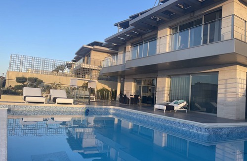 Golf Bahia Villa | Sea view villa with very large swimming pool 8 minutes from the beach