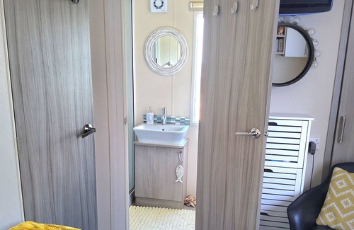 Swanage Cabina | Sea views.