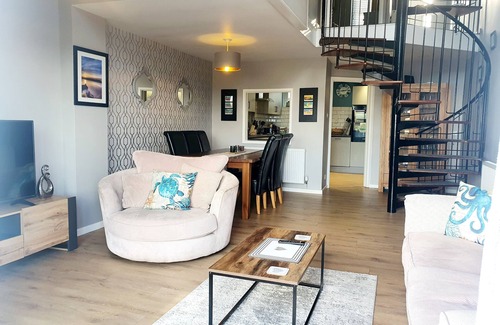 Saundersfoot Casa | Sea views. Hot Tub. Sleeps 7 Saundersfoot , 7 mins walk to village, seafront.
