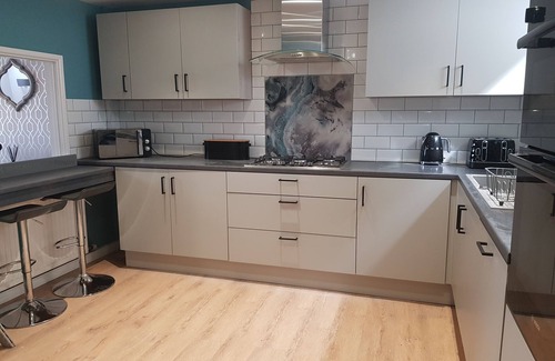 Saundersfoot Casa | Sea views. Hot Tub. Sleeps 7 Saundersfoot , 7 mins walk to village, seafront.