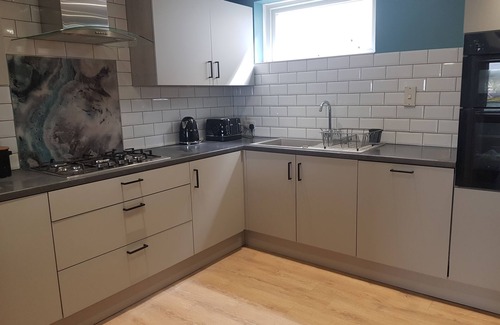 Saundersfoot Casa | Sea views. Hot Tub. Sleeps 7 Saundersfoot , 7 mins walk to village, seafront.