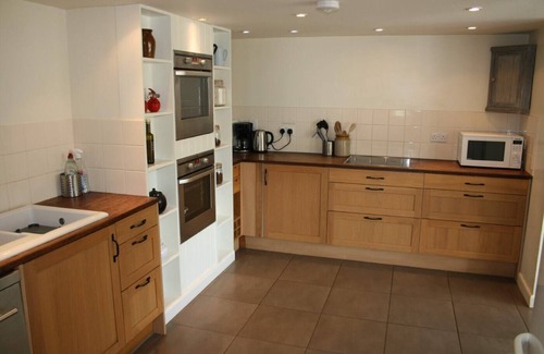 Newport Casa | Sea views, short stroll to a beautiful sandy beach
