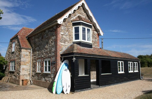 Newport Casa | Sea views, short stroll to a beautiful sandy beach
