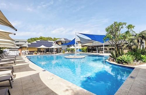 Broadwater Casa | Sea Vista Beachside Resort style Bliss