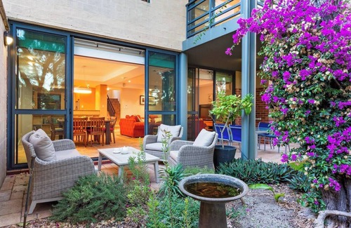 Broadwater Casa | Sea Vista Beachside Resort style Bliss