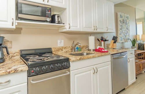 Marco Island Condominio | Sea Winds Beachfront Top Floor Condo 1704