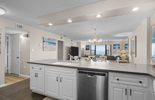 Indian Beach Condominio | Seabatical Oceanfront: In & outdoor pools, hot tub, sauna, gym #203