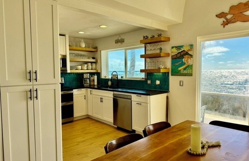 North Shore Casa | Seabreeze:110' Oceanfront, Majestic Mountain Views, AC, Outdoor Shower, 30 Days
