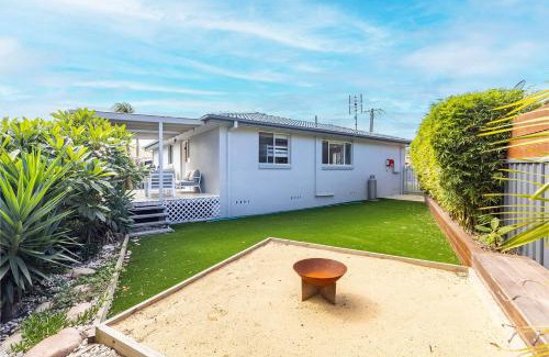 Anna Bay Casa | Seabreeze 18 Abel Place fantastic holiday house on the beach