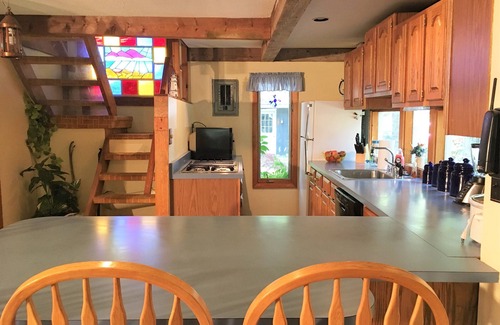 Lamoine Beach Cabaña | Seabreeze Cottage - Un retiro frente al mar junto al mar.