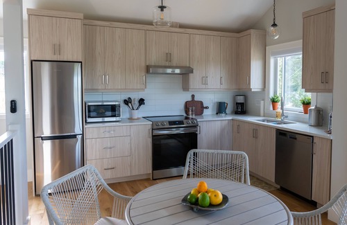 Regional District of Nanaimo Casa | Seabreeze Haus Lantzville (Entire Guest-Suite)