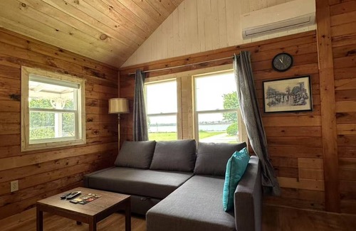 Stanhope Cabaña | Seabreeze Retreat-Cozy waterfront 3-bedroom, one minute from PEI National Park