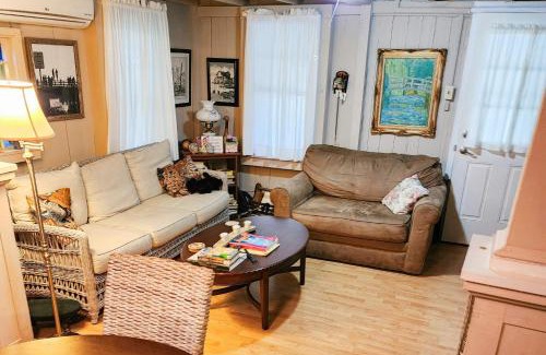 Oak Bluffs Casa | Seabreeze Retreat