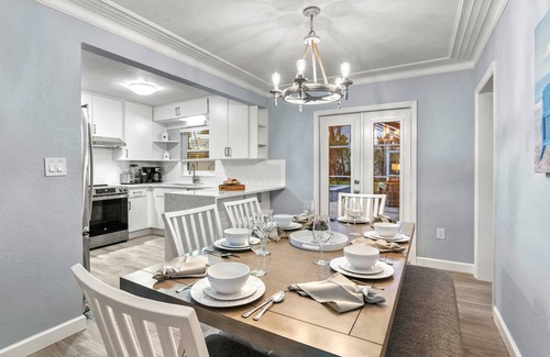 Saint Armands Key Casa | Seabreeze Serenity: Coastal Luxury Retreat with Pool & Spa Steps from Lido Beach & St. Armands