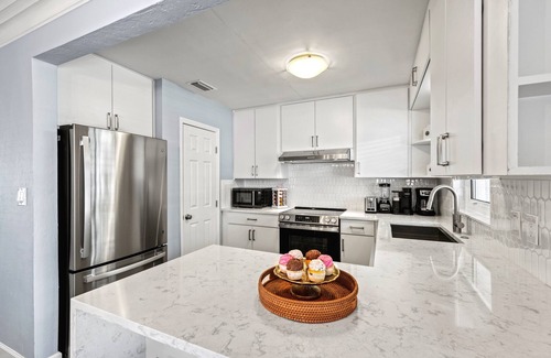 Saint Armands Key Casa | Seabreeze Serenity: Coastal Luxury Retreat with Pool & Spa Steps from Lido Beach & St. Armands