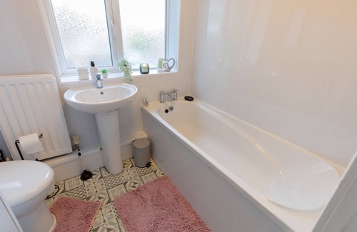 Thornaby On Tees Casa | Seabright stays- Free WiFi, Free Parking, 5 mins to Golf Club, Family & Contract