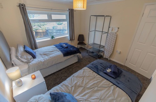 Thornaby On Tees Casa | Seabright stays- Free WiFi, Free Parking, 5 mins to Golf Club, Family & Contract