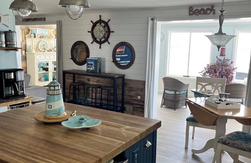 Seabrook Casa | Seabrook Beach waterfront harbor home Stunning views-dog friendly