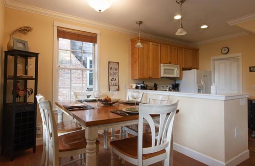 Seabrook Casa | Seabrook's Clamdigger Cottage: Dog Friendly, Hot Tub!