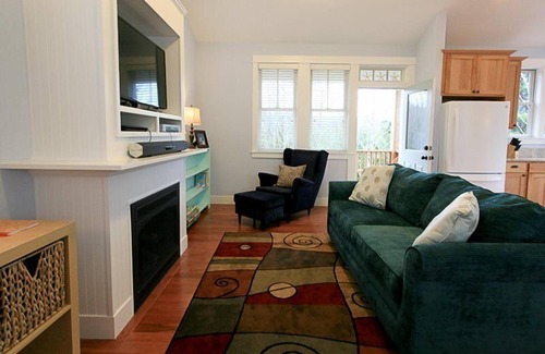 Seabrook Casa | Seabrook's Flotsam House, a cozy home with a private hot tub!