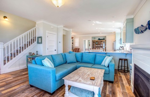 Seabrook Casa | Seabrook's Ocean Tails: Dog Friendly, Hot Tub!
