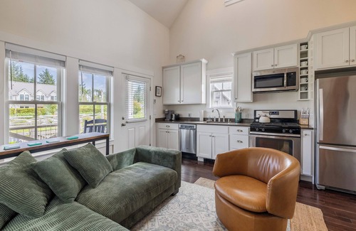 Seabrook Casa | Seabrook's The Surfing Cowboy: Dog Friendly!
