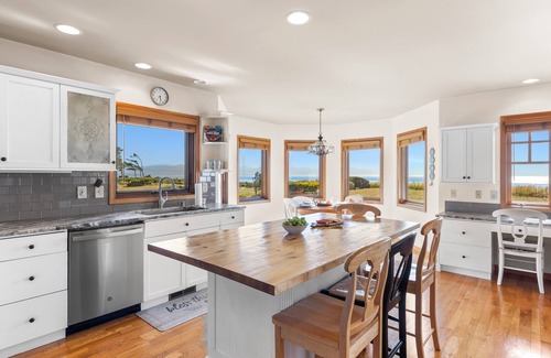 Oak Harbor Casa | Seacliff Haven | Waterfront Luxury, Stunning Views, Hot Tub & Game Room