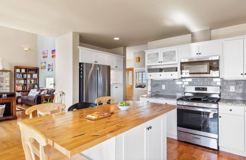 Oak Harbor Casa | Seacliff Haven | Waterfront Luxury, Stunning Views, Hot Tub & Game Room