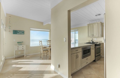 Imperial Beach Condominio | Seacoast View | 2BR | Balcony | Beach Access | IB