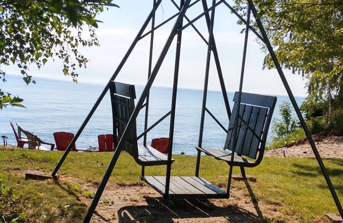 Jeddo Cabaña | SEADOG: Frente al lago, encanto rústico de la vieja escuela, hermosa vista