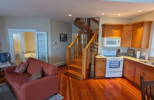 Powell River Cabaña | SeaDog Oceanfront Cottage with Private Hot Tub!