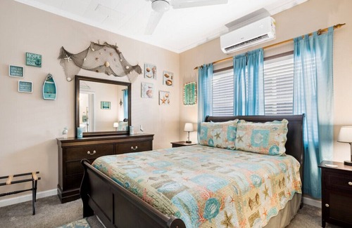 Cedar Key Casa | Seafoam Vacation Rental. Historic house near the water, coffee shop, restaurant
