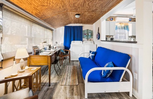 Cedar Key Casa | Seafoam Vacation Rental. Historic house near the water, coffee shop, restaurant