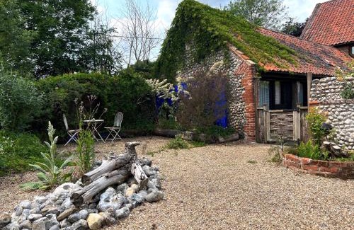 Roughton Casa | Seafret Barn sleeps two, North Norfolk