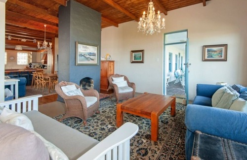 Kwaaiwater Casa | Seafront 5-bedroom house in Hermanus
