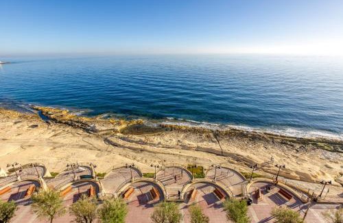 Tower Road Apartamento | Seafront APT, in the centre of Sliema, OPP beach by 360 Estates