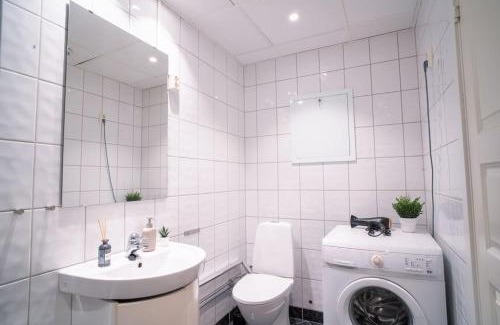 Sandviken Apartamento | Seafront Apt. with Elevator and French Balcony