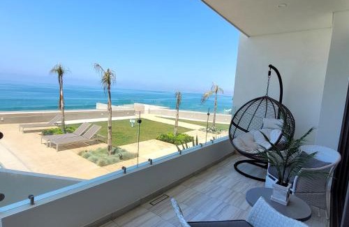 Primo Tapia Apartamento | Seafront Condo Pool and Jacuzzi