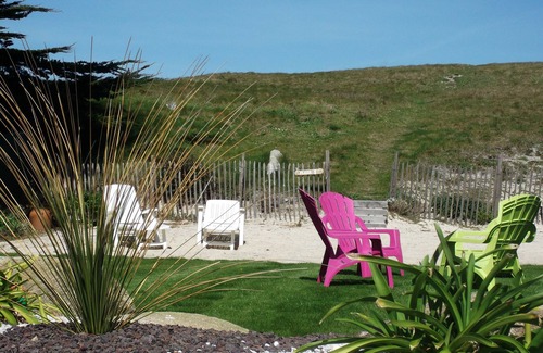 Cleder Casa | JUNTO AL MAR, ACCESO DIRECTO A LA PLAYA DE ARENA