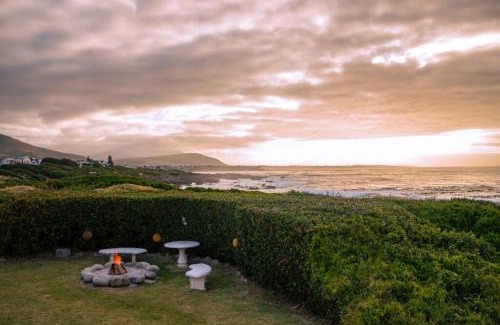 Hermanus Casa | Seafront Family Getaway, Vermont