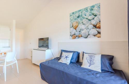 Capo Coda Cavallo Apartamento | Seafront House Salina - beach and nature