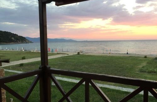 Aristotelis Casa | Seafront house with garden
