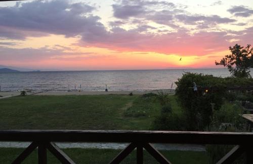 Aristotelis Casa | Seafront house with garden