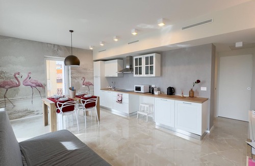 Chioggia Apartamento | Seafront Modern Flamingo Suite by Ca-sa Check
