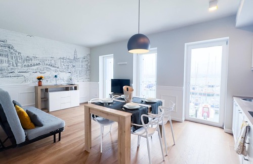 Chioggia Apartamento | Seafront Modern Venice Suite by Ca-sa Check