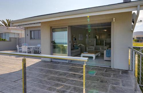 Sandbaai Casa | Seafront Retreat in Sandbaai