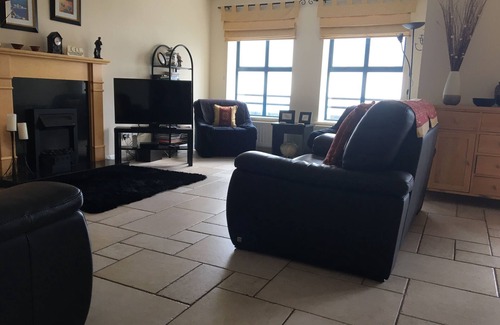 Newcastle Apartamento | Frente al mar Amplio apartamento de 3 dormitorios con estacionamiento privado seguro y wi-fi gratuito
